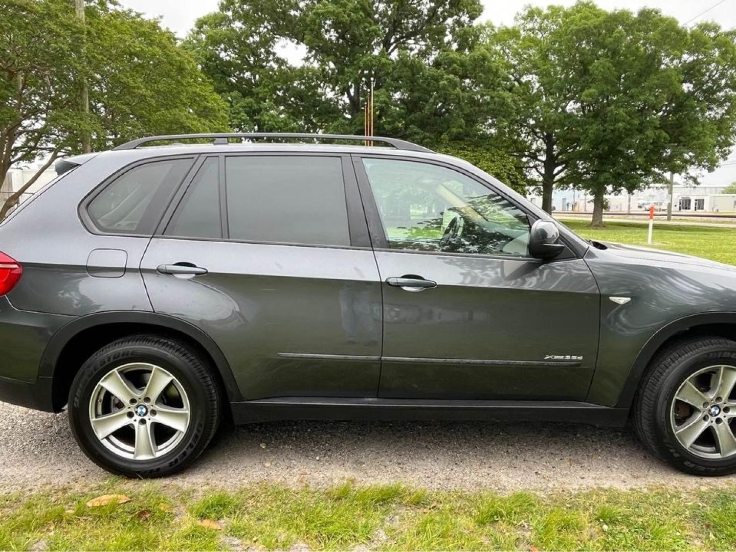 2011 Grey /Tan BMW X5 xDrive 35D (5UXZW0C55BL) with an M57 Twin Turbo I6 Diesel engine, Automatic transmission, located at 5700 Curlew Drive, Norfolk, VA, 23502, (757) 455-6330, 36.841885, -76.209412 - Photo#4